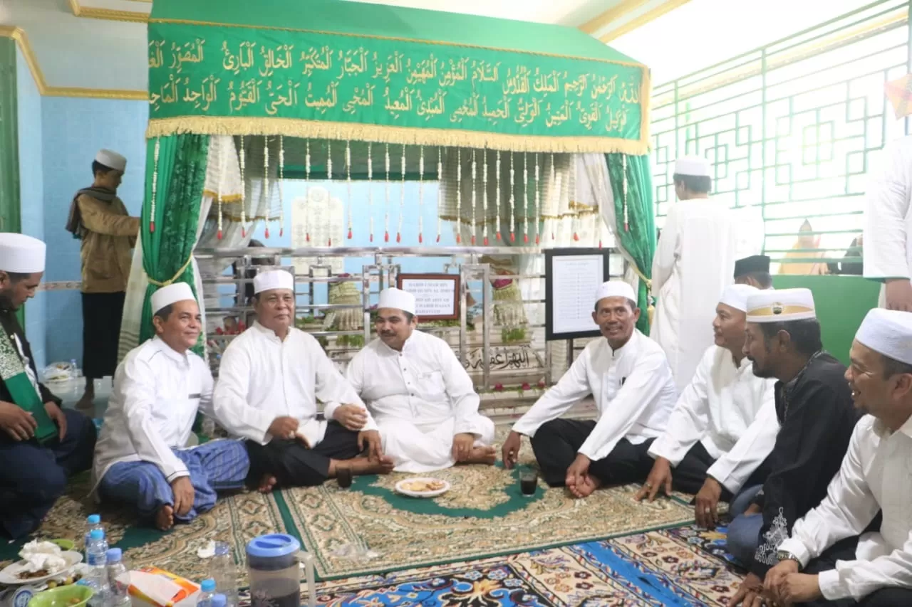 HADIR: Gubernur Kalsel Sahbirin Noor dan Bupati Tala Sukamta menghadiri haul pertama Habib Umar Bin Husin Al Aydrus.