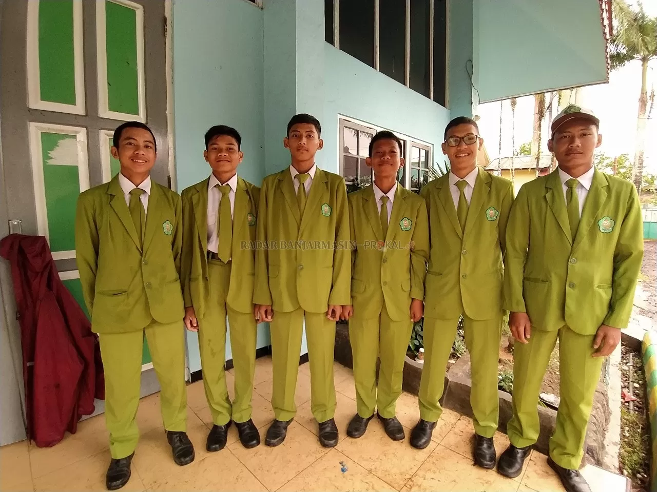 MAGANG: Sebanyak 7 orang siswa untuk magang Di Kelompok Tani Guntung Payung, Banjarbaru.  Sudah separuh lebih siswa dimagangkan di berbagai kelompok tani dan perusahaan.