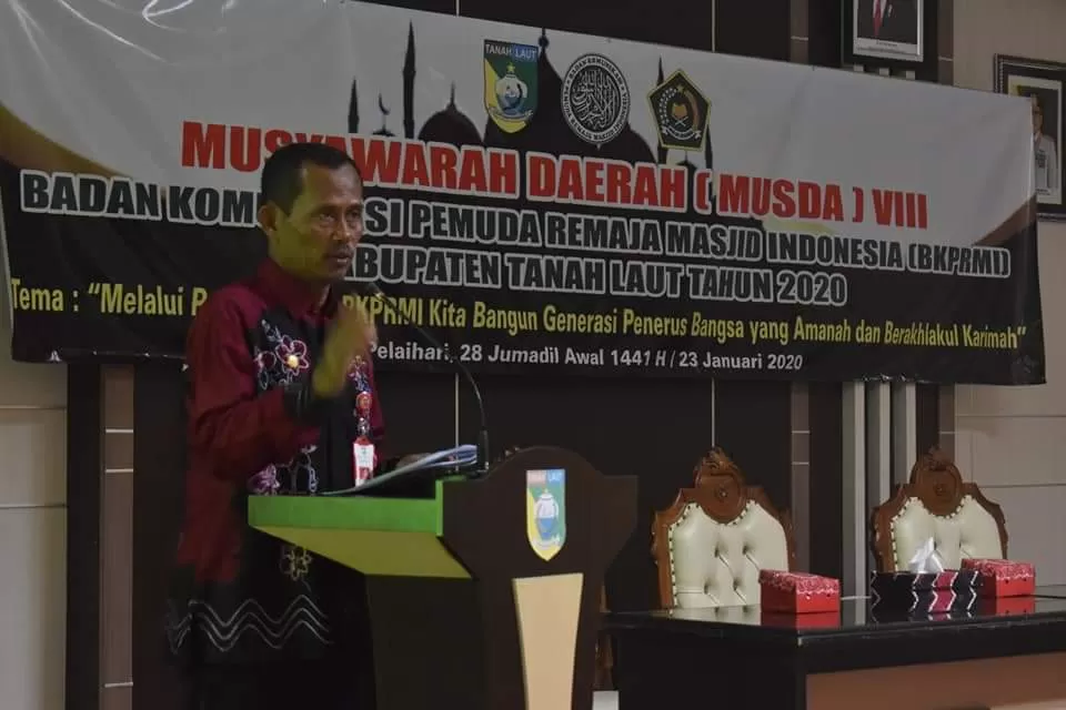 SAMBUTAN: Bupati Tala Sukamta menyampaikan sambutan saat membuka secara resmi Musda VIII BKPRMI Tala.