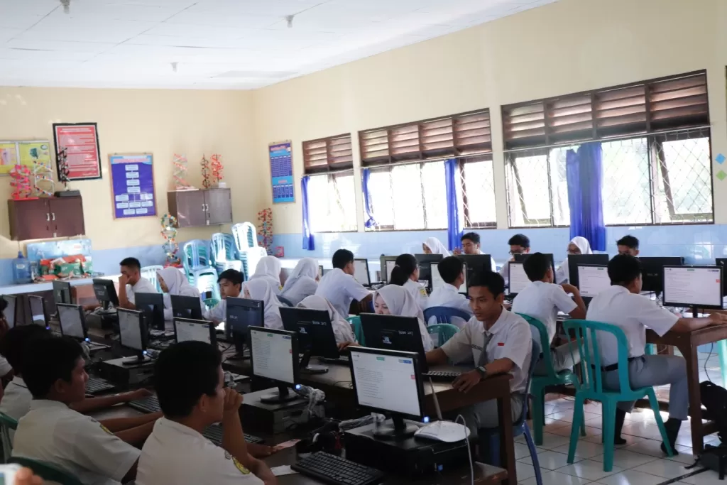 BAKAL DIHAPUS: Pelaksaan UN di salah satu SMA di Banjarbaru beberapa waktu lalu. Tahun depan pemerintah bakal menghapus UN. | DOK/RADAR BANJARMASIN