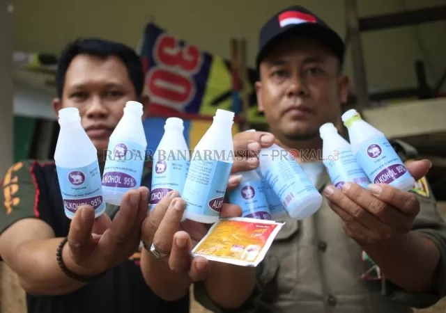 MENINGKAT: Kasus penyalahgunaan alkohol di Kota Banjarbaru terus terjadi. Aparat seakan kewalahan memberantas jenis minuman oplosan memabukkan yang kebal aturan ini. | Foto: Rifani/Radar Banjarmasin