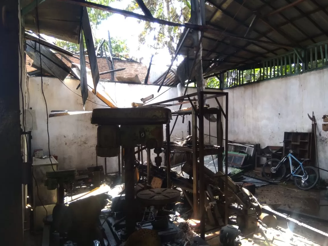 MUSIBAH: Gudang bengkel las yang terbakar di Jalan Karang Jawa Desa Barokah Kecamatan Simpang Empat, Kamis (13/2) kemarin. | Foto: Istimewa For Radar Banjarmasin