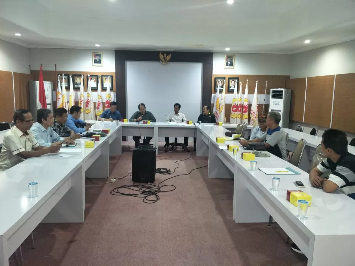 SILATURAHIM: Jajaran Dispora Kabupaten Kotabaru kala bertandang ke Sekretariat KONI Kalsel, Kamis (13/2).