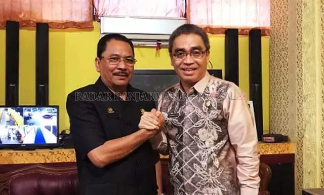 PERTEMUAN POLITIK: Foto pertemuan Ketua Harian DPD Golkar Kalsel H Supian HK dengan Darmawan Jaya Setiawan yang beredar di sosial media.