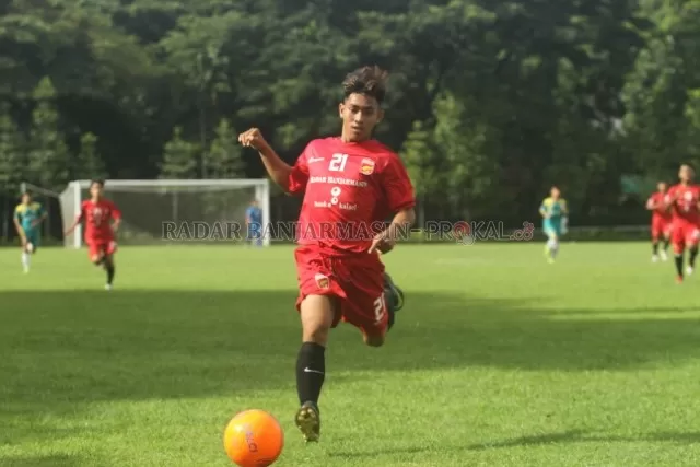 MAKSIMALKAN: Penyerang Peseban, Fauzan bertekad untuk memberikan kemenangan agar timnya bisa melaju ke babak perempat final Piala Soeratin U-17 2019/2020 nasional.