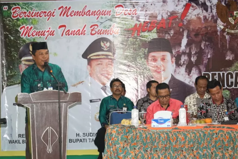 MUSRENBANG: Camat Mantewe Sulhadi mengajukan 60 usulan pada Musyawarah Perencanaan Pembangunan (Musrenbang) Rencana Kerja Pembangunan Daerah (RKPD) Tahun 2021. (Foto Diskominfo Tanbu For Radar Banjarmasin).