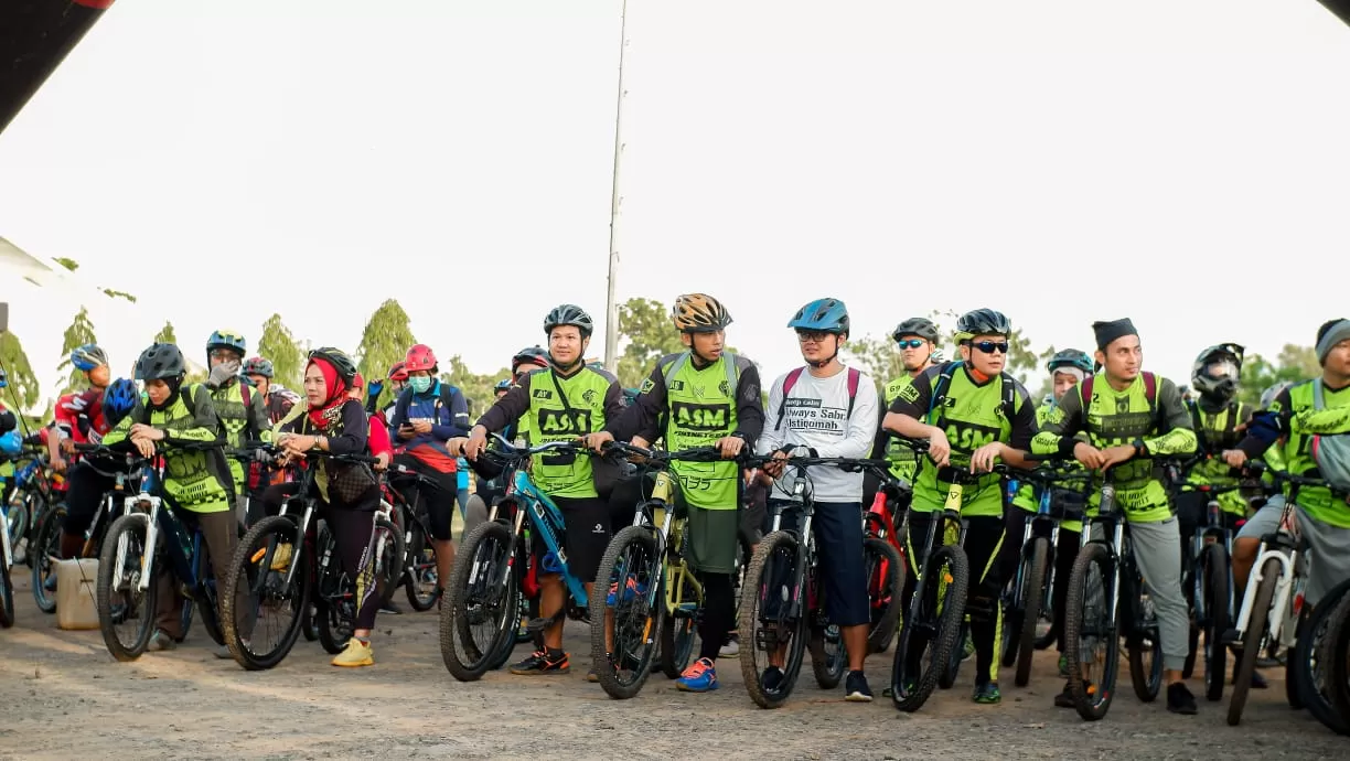 GOWES: Jajajaran PT Arutmin Site Asam- Asam bersama Komunitas Bersepeda melaksanakan gowes menyambut bulan K3. | FOTO: ARDIAN