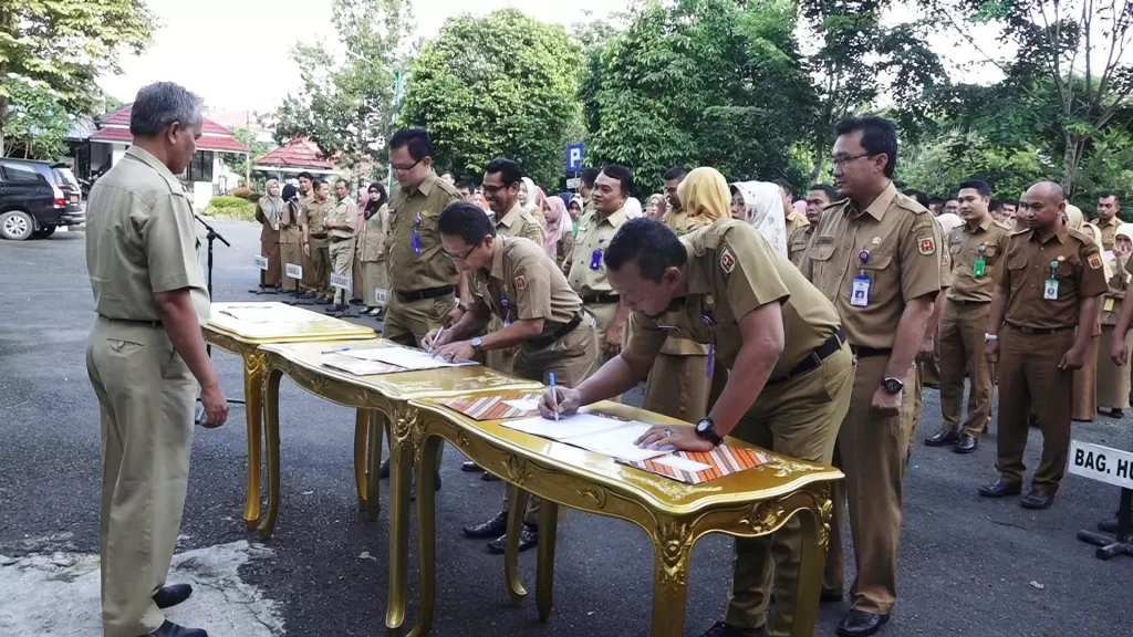 Pemko Banjarbaru menggelar penandatanganan dokumen perjanjian, kinerja pejabat struktural lingkup sekretariat daerah Kota Banjarbaru untuk 2020.