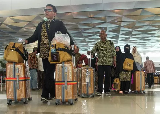 KECEWA: Jemaah umrah yang sempat tertahan di Bandara Soekarno Hatta, Jakarta.