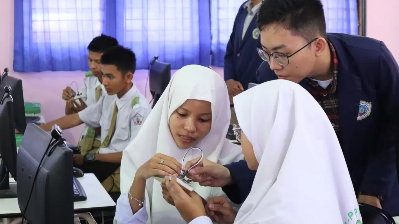 TEKNOLOGI MUTAKHIR: Pelatihan singkat dilaksanakan oleh Tim Dosen dari Universitas Islam Kalimantan (UNISKA) Muhammad Arsyad Al Banjari Banjarmasin kepada siswa SMK-PPN Banjarbaru, Kamis (27/2).
