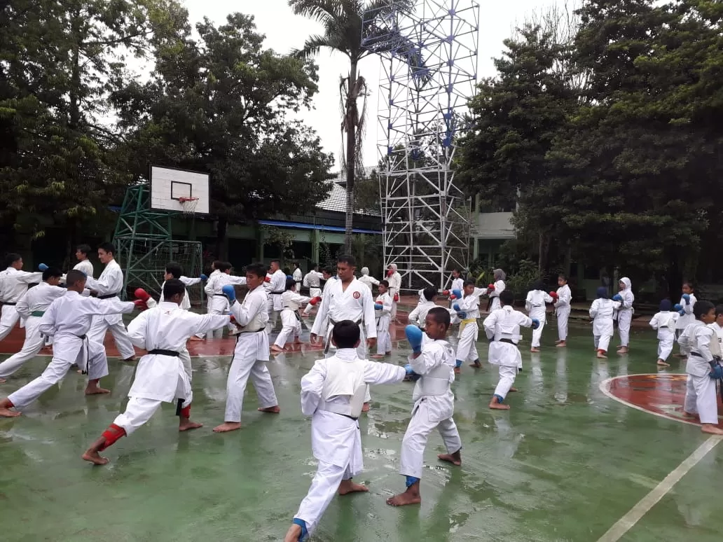 DISIPLIN: Para karateka Lemkari Kalsel akan menjalani masa karantina di Kiram Park mulai 25 Maret depan.