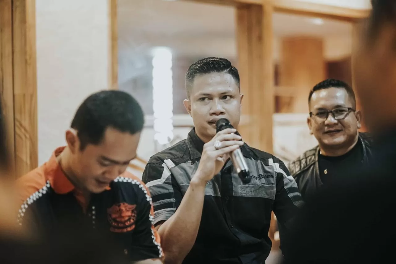 BERI SAMBUTAN: Ketua Umum Pengcab HDCI Banjarbaru-Martapura, Wahyudi Rifani akan mengedepankan program olahraga dan wisata bagi para anggota dan penggemar motor Harley Davidson di Kalsel.