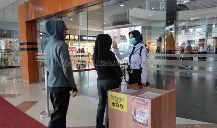 TUTUP SEMENTARA : Duta Mall ikut peduli dalam mencegah penyebaran Corona di Banjarmasin.