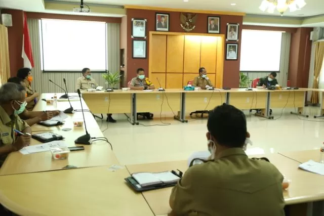 RAKOR: Bupati Tala Sukamta memimpin Rakor Tim Pengendalian Inflasi Daerah (TPID) Kabupaten Tala Tahun 2020.