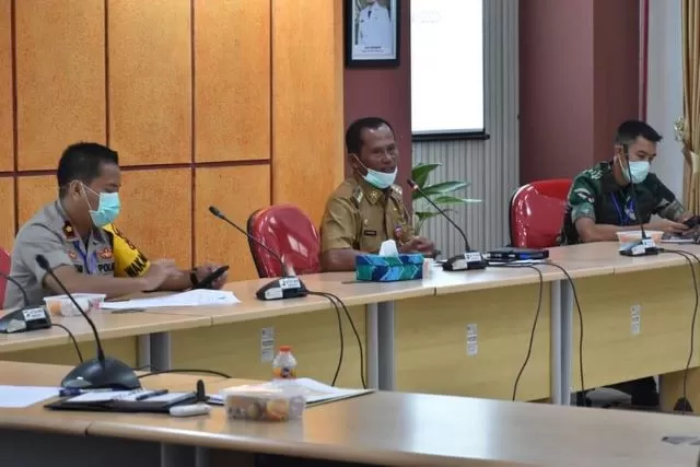 Tim Pengendali Inflasi Daerah (TPID) pun menggelar Rapat Koordinasi terkait ketersediaan pangan dan kebutuhan pokok dan yang dipimpin langsung oleh Bupati Tala Sukamta di Aula Barakat Lantai II Setda Tala, Senin (30/3).