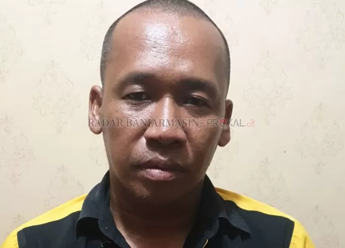 TAK SENGAJA: Riduan, 41 tahun, warga Desa Bingkulu, Kabupaten Tanah Laut yang indekos di Banjarmasin ini, ditangkap karena menyimpan 805 ineks dan tiga paket sabu-sabu. | FOTO: MAULANA/RADAR BANJARMASIN
