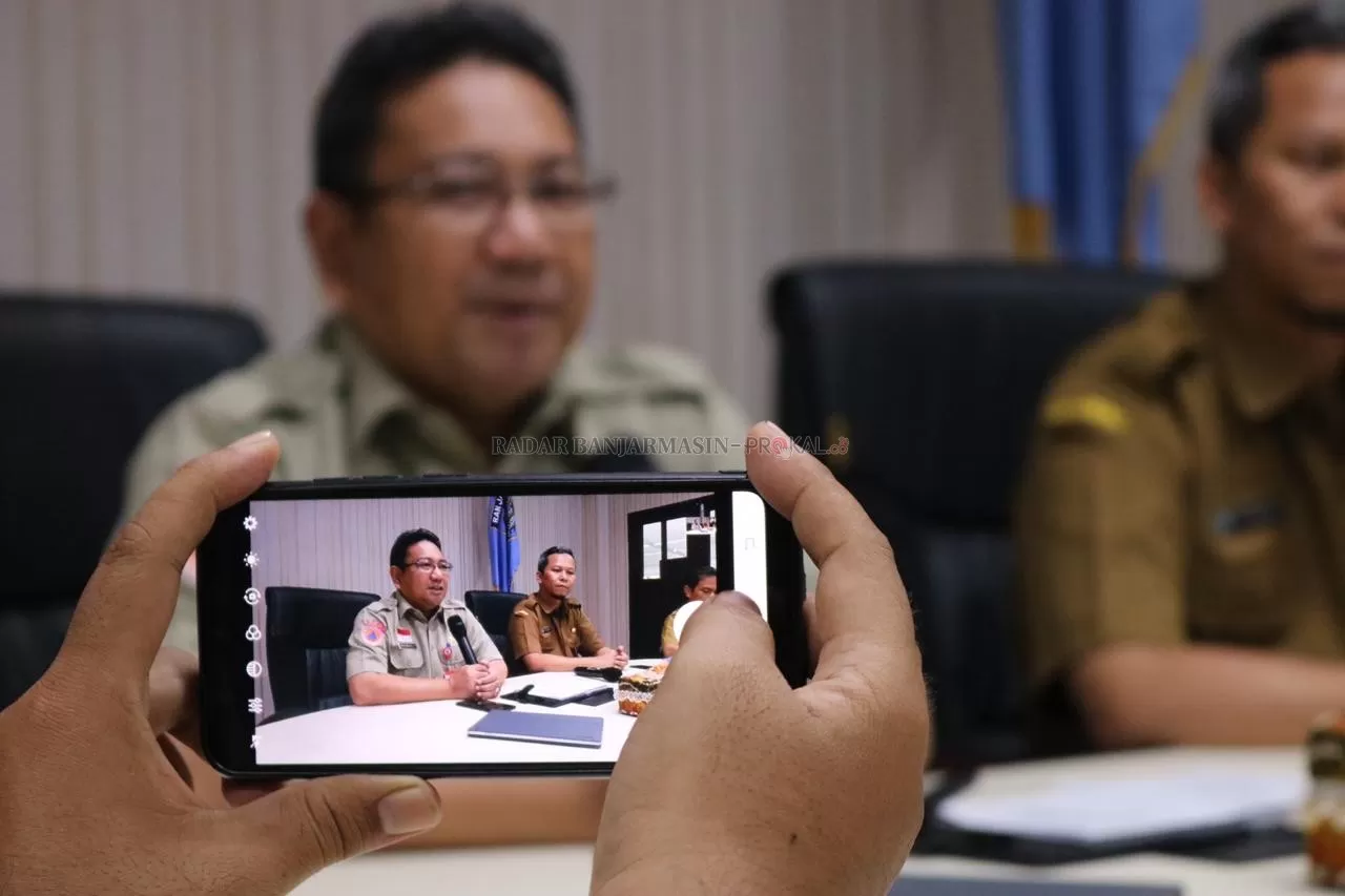 VIDEO CONFERENCE: Sekda Banjar Mokhammad Hilman dalam video conference, Jumat (3/4) tadi menjelaskan mengenai pengadaan Alkah untuk Pasien Corona.