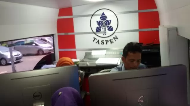 TASPEN: Kantor PT Taspen (Persero) Cabang Banjarmasin menghindari antrean pengambilan uang pensiun di loket.
