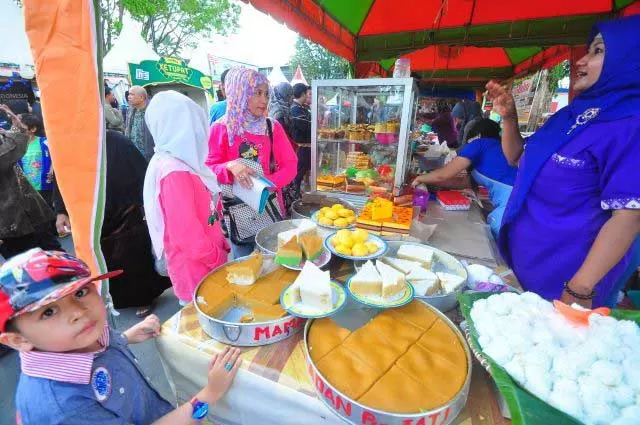 TRADISI BULAN PUASA: Pasar Wadai Ramadan di Banjarmasin. Tahun ini, Pemko Banjarmasin meniadakan event itu. Menghindari kerumunan massa yang bisa mempermudah penularan virus corona. | DOKUMEN RADAR BANJARMASIN
