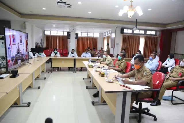 VICON: Bupati Tala Sukamta melakukan Vicon dengan Menteri Dalam Negeri Tito Karnavian. | Foto: Humas For Radar Banjarmasin