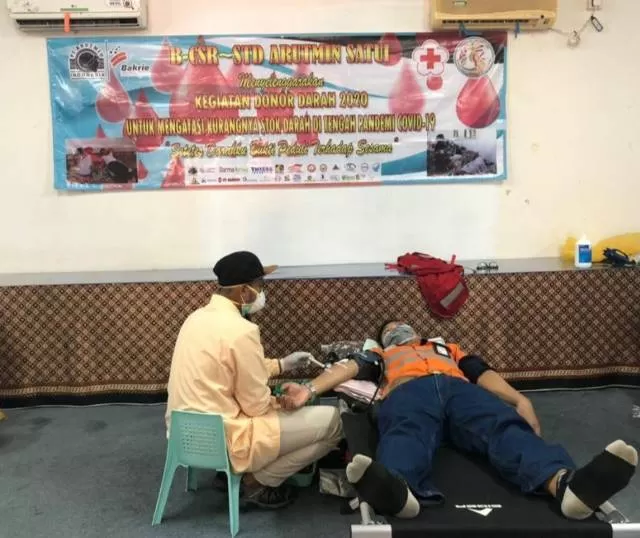 DONOR DARAH: PT Arutmin Indonesia Tambang Satui menyelenggarakan kegiatan donor darah khusus bagi karyawan. | FOTO: ARUTMIN FOR RADAR BANJARMASIN