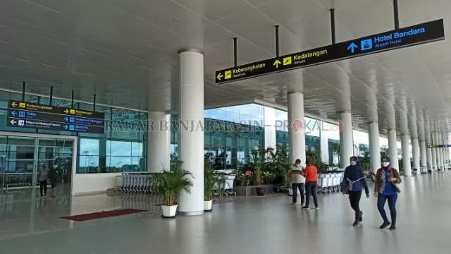 SENYAP: Suasana Bandara Internasional Syamsudin Noor, kemarin. Tunduk terhadap Peraturan Menteri Perhubungan Nomor 25 Tahun 2020, mulai Sabtu (25/4) bandara ini menghentikan penerbangan komersial penumpang hingga 1 Juni 2020. | FOTO: SUTRISNO/RADAR BANJARMASIN