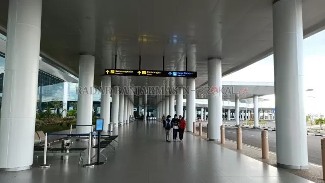 KEMBALI RAMAI: Suasana Bandara Internasional Syamsudin Noor, kemarin. Layanan penerbangan saat ini hanya diperuntukkan bagi para penumpang khusus, dengan segudang persyaratan. | FOTO: SUTRISNO/RADAR BANJARMASIN