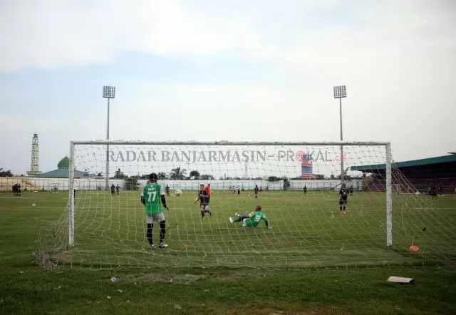 STADION UTAMA: Kandang Barito Putera, Stadion 17 Mei di Jalan Jafri Zamzam. Foto diambil jauh sebelum virus corona mewabah di Banua. | FOTO: MUHAMMAD IDRIS JIAN SIDIK/RADAR BANJARMASIN