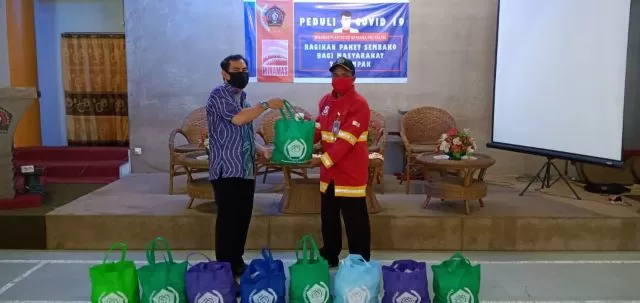 Seratus sembako dibagikan Persatuan Wartawan Indonesia (PWI) Kalimantan Selatan, kemarin (21/5).