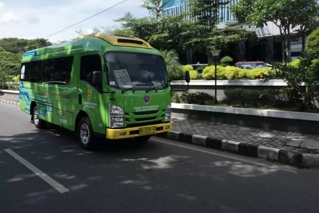 TRANSPORTASI MASSAL: Lama terhenti, Bus Trans Banjarmasin kembali beroperasi. Sopir dan penumpang diwajibkan mematuhi protokol kesehatan.