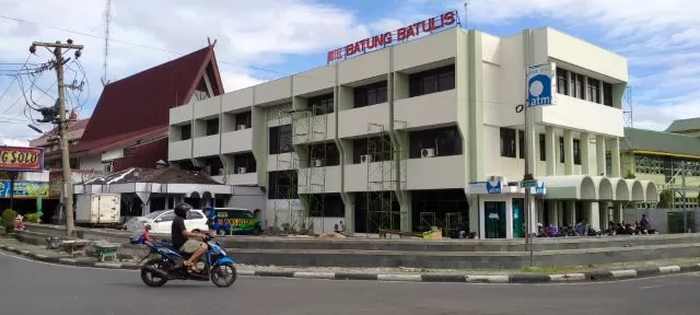 Bisnis perhotelan yang dikelola PT Bangun Banua selama ini seakan mati suri. Perusahaan pelat merah itu akan membangun kafe di lantai atas Hotel Batung Batulis.