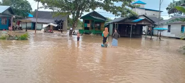 Genangan banjir di Desa Selaru, pagi tadi. Sampai saat ini banjir belum reda