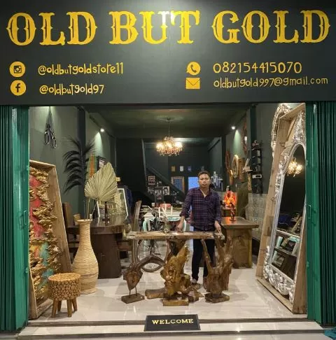 BERSENI: Toko Old But Gold di Km 33 Banjarbaru menjadi perantara jual-beli barang offline. | FOTO: SUTRISNO/RADAR BANJARMASIN