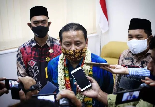 INGATKAN: Ketua Bawaslu RI, Abhan mengunjungi Bawaslu Banjarbaru pada Senin (6/7) untuk memonitoring persiapan Pilkada serentak di Kota Idaman. | Foto; Muhammad Rifani/Radar Banjarmasin