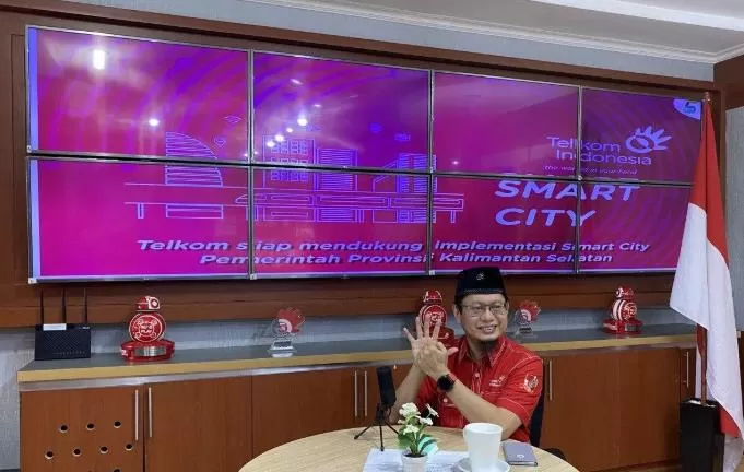 Dalam menghadapi New Normal Telkom Kalimantan menggelar webinar Smart City melalui aplikasi CloudX dengan mengangkat tema “Bagaimana Smart City Memberi Manfaat kepada Masyarakat dalam Menghadapi Era New Normal”. Rabu (8/7).