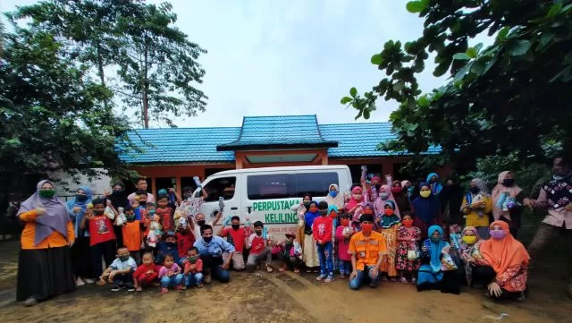 PENGABDIAN: PT Arutmin Indonesia Tambang Satui melaksanakan kegiatan Teras Baca di Desa Sejahtera Mulia Kecamatan Satui.