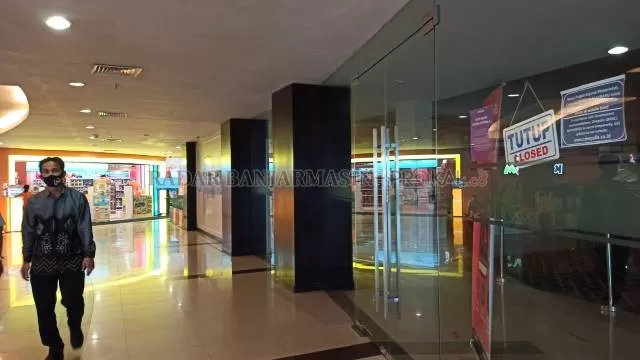 BELUM BUKA, PAK: Kondisi bioskop di Q Mall Banjarbaru: Cinepolis, kemarin. Tampak tutup dan lampunya mati. | FOTO: SUTRISNO/RADAR BANJARMASIN
