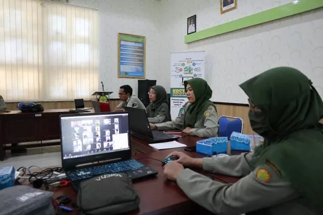 SMK-PP Negeri Banjarbaru mengadakan “Sosialisasi Dan Public Hearing Pembelajaran Dimasa Pandemi Covid-19” dengan para siswa kelas X, XI dan XII melalui aplikasi zoom meeting pada Senin, (20/7).