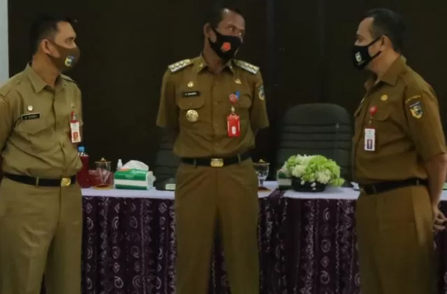 MASKER: Bupati Tala Sukamta mengajak seluruh warga untuk menggunakan masker, agar dapat memutus mata rantai penyebaran Covid-19.