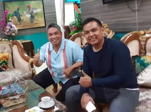 KENANGAN: Taufik Rachman (kanan) bersama mendiang Wali Kota Banjarbaru H Nadjmi Adhani. | Foto: Istimewa