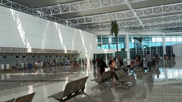 LIBURAN: Suasana Terminal Keberangkatan di Bandara Internasional Syamsudin Noor beberapa hari lalu. Selama libur 1 Muharam 1442 Hijriah jumlah penumpang pesawat naik cukup signifikan dibandingkan pekan-pekan sebelumnya. | FOTO: SUTRISNO/RADAR BANJARMASIN