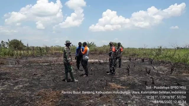 PADAM: Tim Ground Check Karhutla Kabupaten HSU saat melakukan pantauan langsung di lokasi Desa Rantau Bujur Kecamatan Banjang yang telah padam pasca dibom air patroli udara BNPB.
