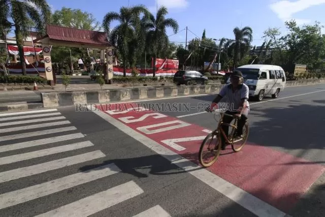 BARU SATU: Dishub Kota Banjarbaru berencana akan memasang Zona Selamat Sekolah (ZoSS) di beberapa sekolah yang ada di Banjarbaru khususnya di kawasan yang padat arus lalu lintas. | Foto: Muhammad Rifani/Radar Banjarmasin