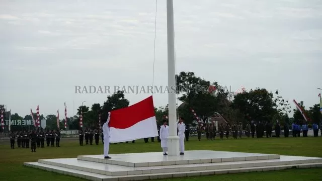 TERBAIK: Tim Paskibra Kalsel sukses menjalankan tugas mengibarkan bendera Merah Putih di momen puncak peringatan Kemerdekaan RI ke-75.