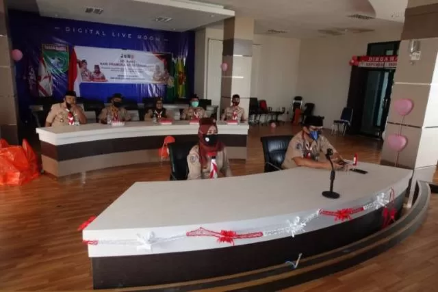KWARCAB: Kwarcab Gerakan Pramuka Tanbu mengikuti video conference di Digital Live Room Kantor Bupati dan dihadiri Ketua Harian dan Pengurus Kwarcab Tanbu.