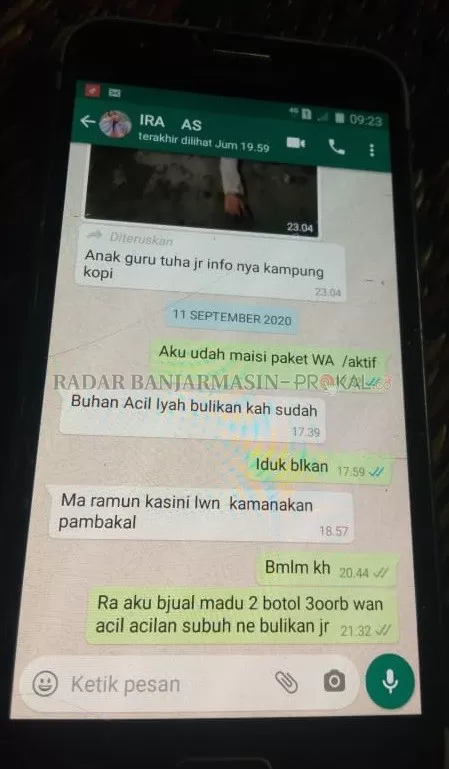 CURHAT: Tangkapan layar hp Sainah ketika chatt dengan korban. | Foto: Jamaludin/Radar Banjarmasin