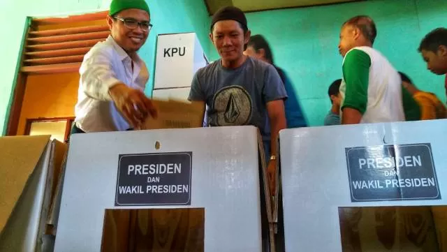 HAK SUARA: Warga Kotabaru saat mengikuti pemungutan suara pada Pilpres 2019 lalu. Tahun 2020, di kabupaten ini digelar pemilihan bupati-wakil bupati.
