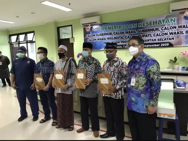 TES SUSULAN: Para kandidat kepala daerah mengikuti tes kesehatan susul-an di RSUD Ulin Banjarmasin, kemarin. | FOTO: M OSCAR FRABY/RADAR BANJARMASIN