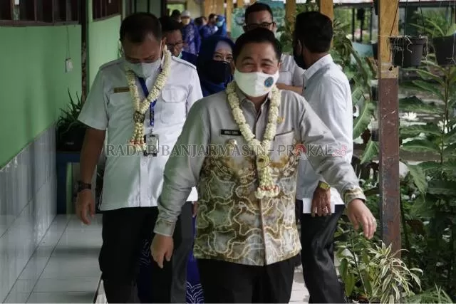 CALON PETAHANA: Wali Kota Banjarmasin, Ibnu Sina akan memulai cuti pada 26 September. Sampai masa kampanye Pilkada berakhir. | FOTO: WAHYU RAMADHAN/RADAR BANJARMASIN