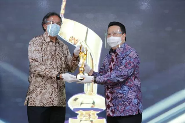 PT Adaro Indonesia meraih 6 penghargaan dari Kementerian ESDM dalam acara Pemberian Penghargaan Prestasi Penerapan Kaidah Teknik Pertambangan Mineral dan Batubara yang Baik Tahun 2020, di Gedung Ditjen Mineral Batubara, Jakarta, Selasa (29/9).